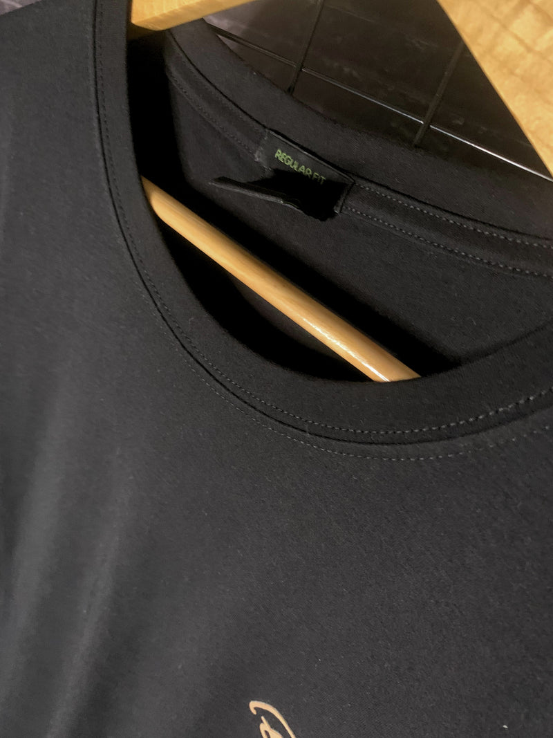 Camiseta Hugo Boss Detalhe Manga - Preto