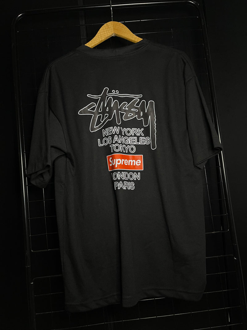 CAMISETA OVERSIZED STUSSY X SUPREME - PRETO