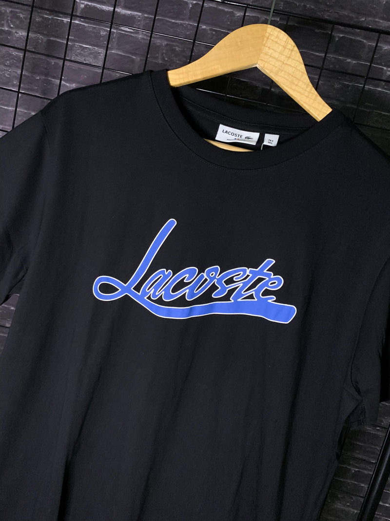 Camiseta Lacoste Escrita Emborrachado - Preto