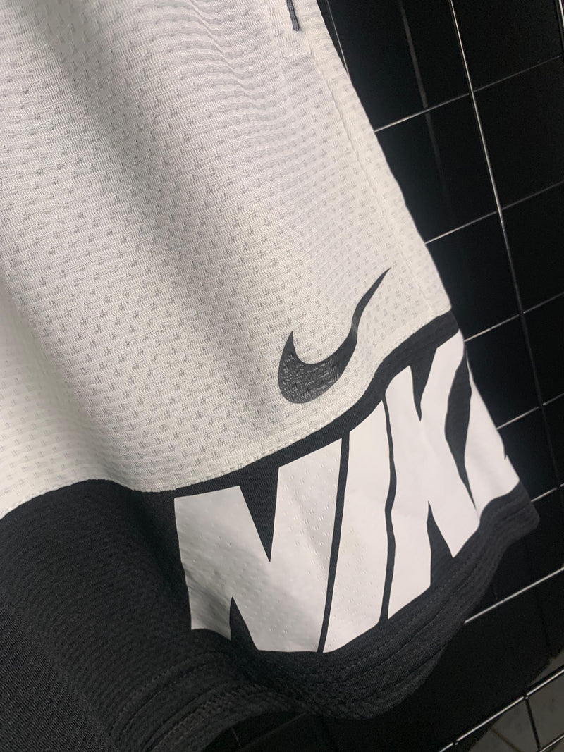 Shorts Nike - Cinza/Branco