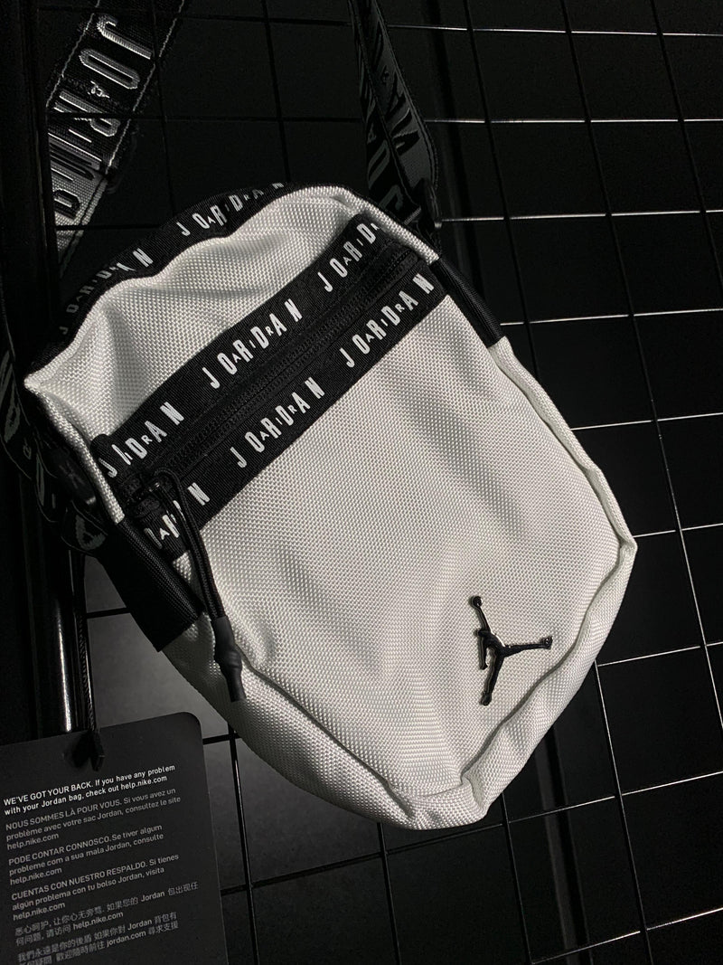 Bag Air Jordan Logo em Metal - Preto/Branco