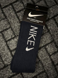 MEIAS NIKE LOGO COM ESCRITA - PRETO