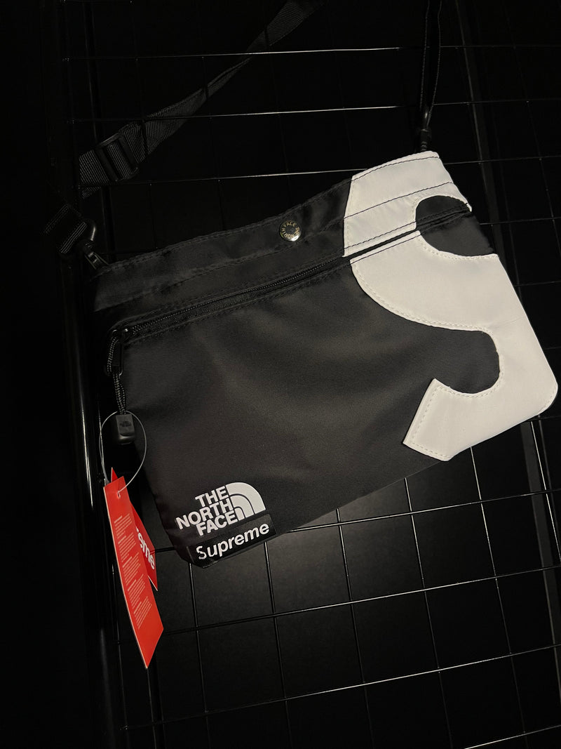 BAG SACOLA SUPREME X TNF (GRANDE) - PRETO