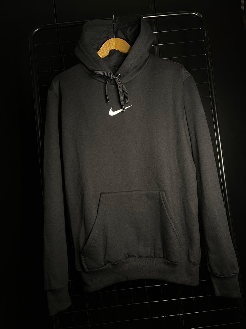 MOLETOM NIKE MINI SWOOSH - PRETO