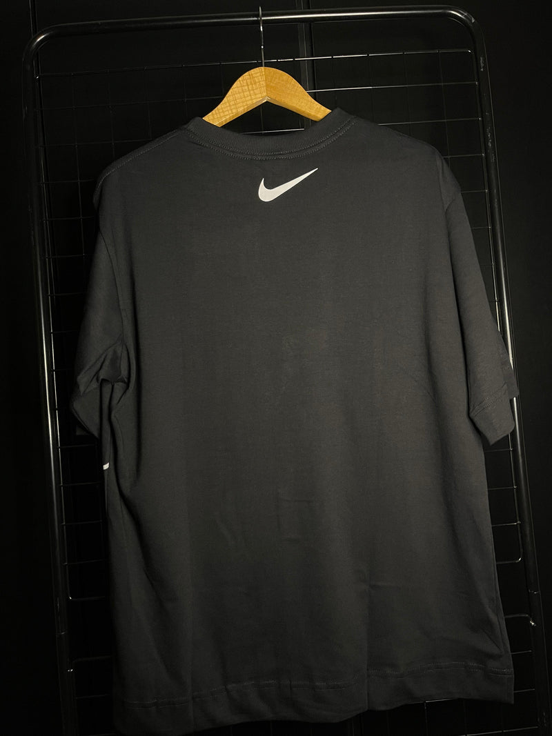 OVERSIZED NIKE BY 'BIG SWOOSH'' - PRETO