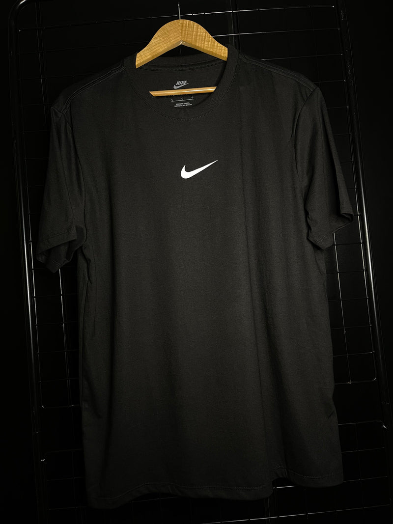 CAMISETA NIKE X 'FEAR OF GOD' ESPECIAL - PRETO