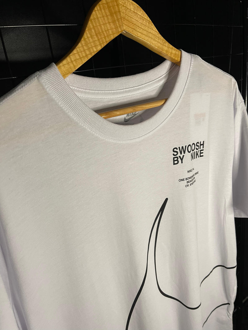 CAMISETA NIKE 'BIG SWOOSH' ESPECIAL - BRANCO