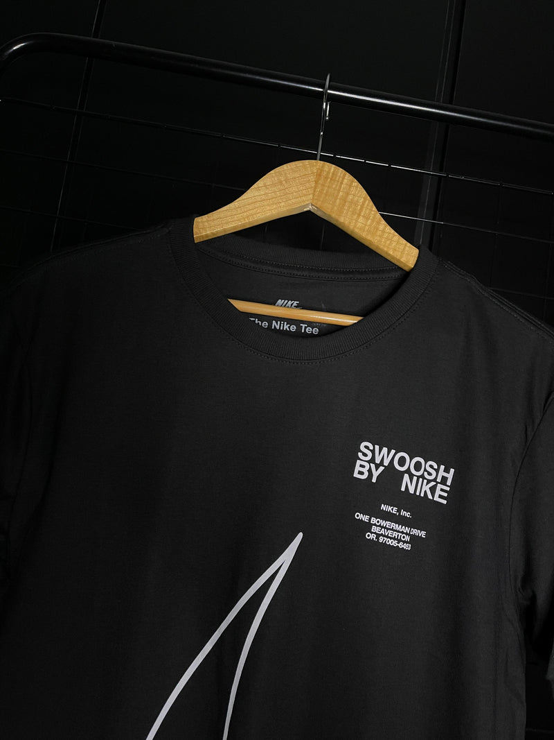 CAMISETA NIKE "BIG SWOOSH" ESPECIAL - PRETO