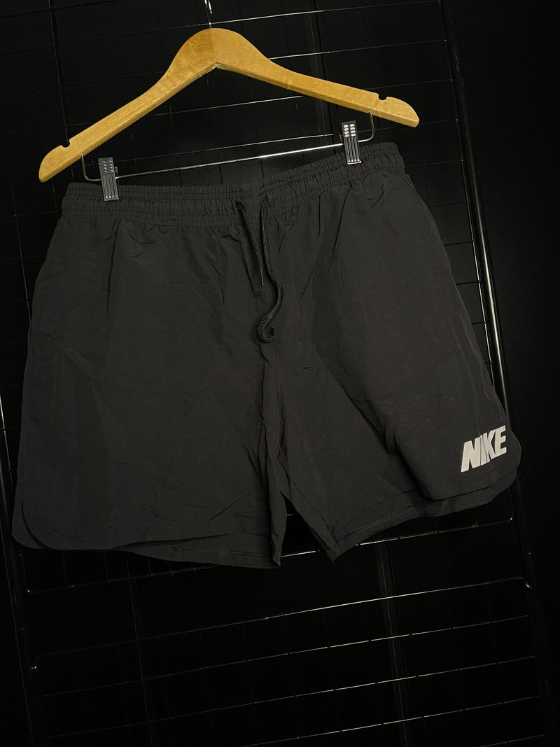 SHORTS NIKE "ESSENTIALS" POLIAMIDA - PRETO