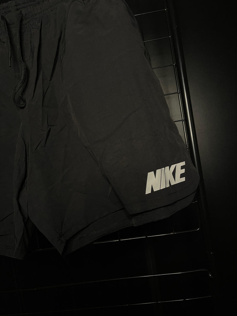 SHORTS NIKE "ESSENTIALS" POLIAMIDA - PRETO