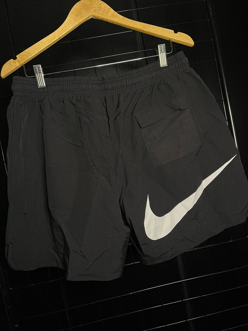 SHORTS NIKE "ESSENTIALS" POLIAMIDA - PRETO