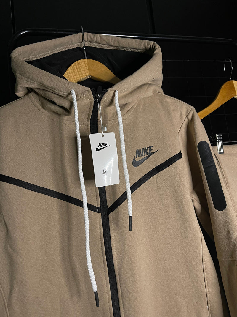 CONJUNTO NIKE TECH FLEECE - OFF-WHITE