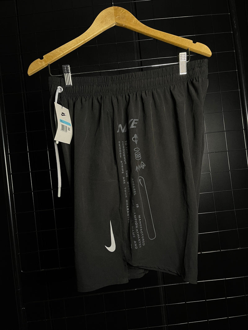 SHORTS NIKE 'SWOOSH BY' - PRETO