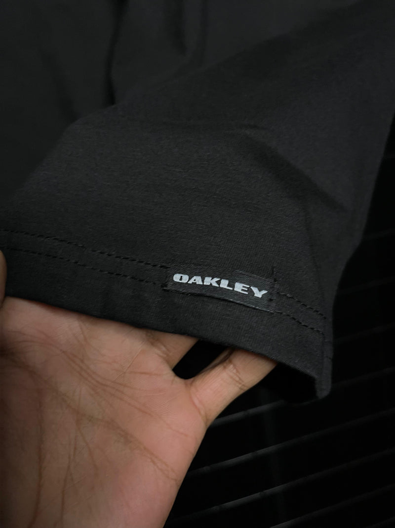 CAMISETA OAKLEY 'BASIC' - PRETO