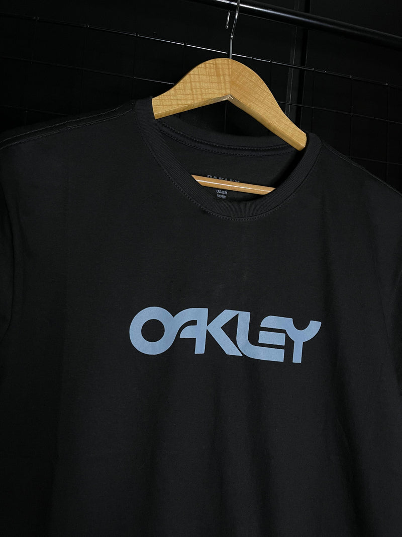 CAMISETA OAKLEY 'BASIC' - PRETO