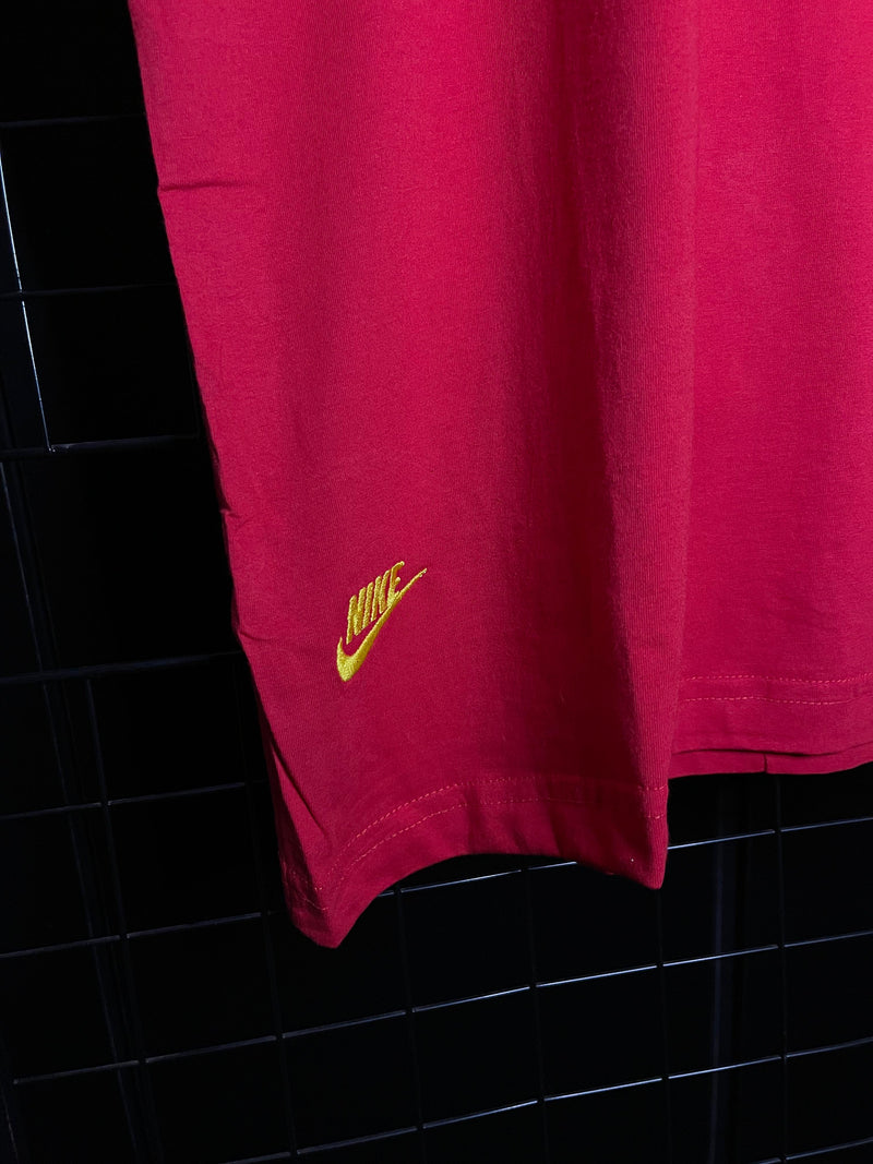 CAMISETA NIKE 'NSW' - VERMELHO