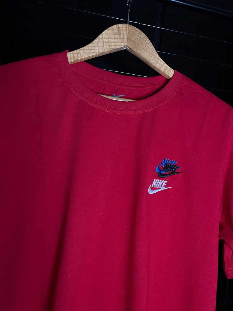 CAMISETA NIKE 'NSW' - VERMELHO