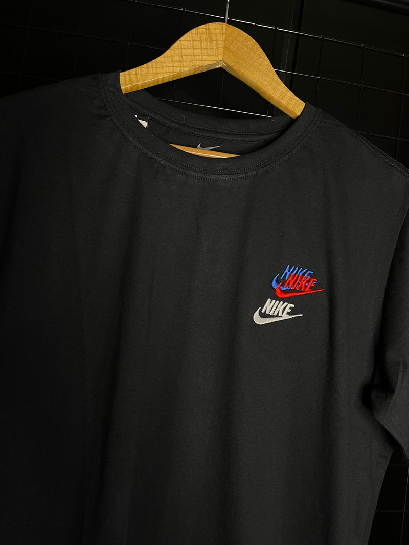 CAMISETA NIKE 'NSW' - PRETO