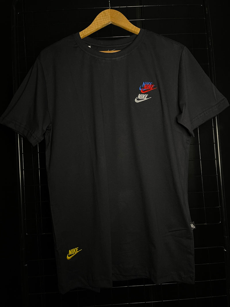 CAMISETA NIKE 'NSW' - PRETO