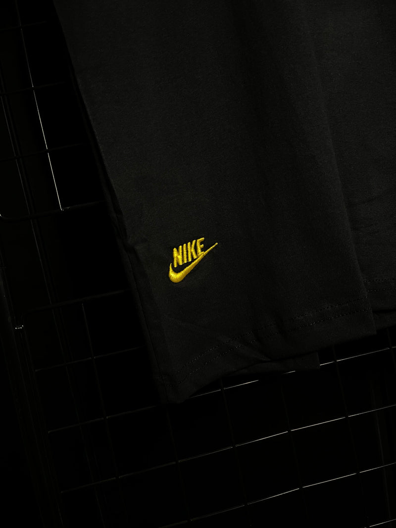 CAMISETA NIKE 'NSW' - PRETO