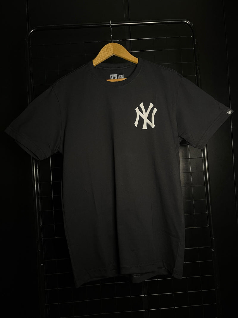 CAMISETA NEW ERA 'YORK DOG' - PRETO