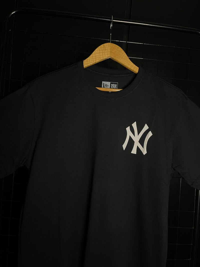 CAMISETA NEW ERA 'YORK DOG' - PRETO