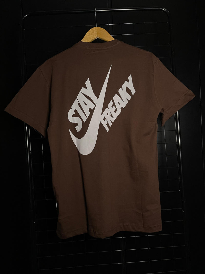 CAMISETA NIKE SB 'FREAK' - MARROM