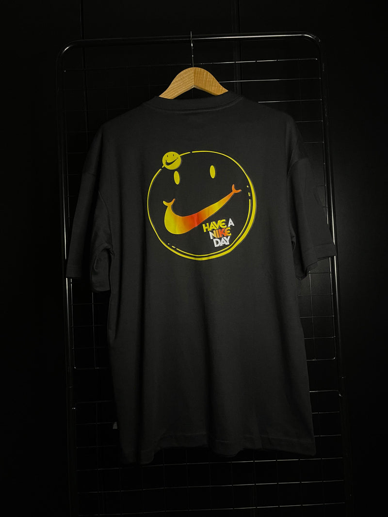 CAMISETA OVERSIZED NIKE 'HAVE A NIKE DAY' - PRETO