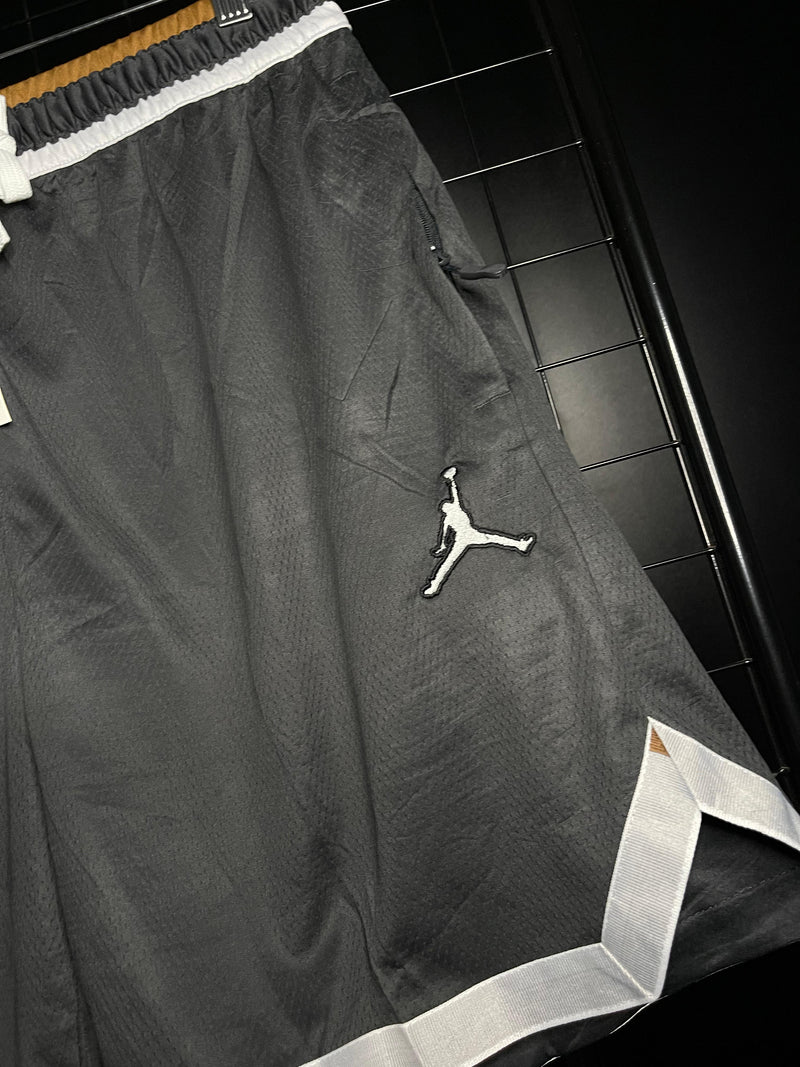 SHORTS JORDAN ESSENTIALS 'WOVEN' - PRETO