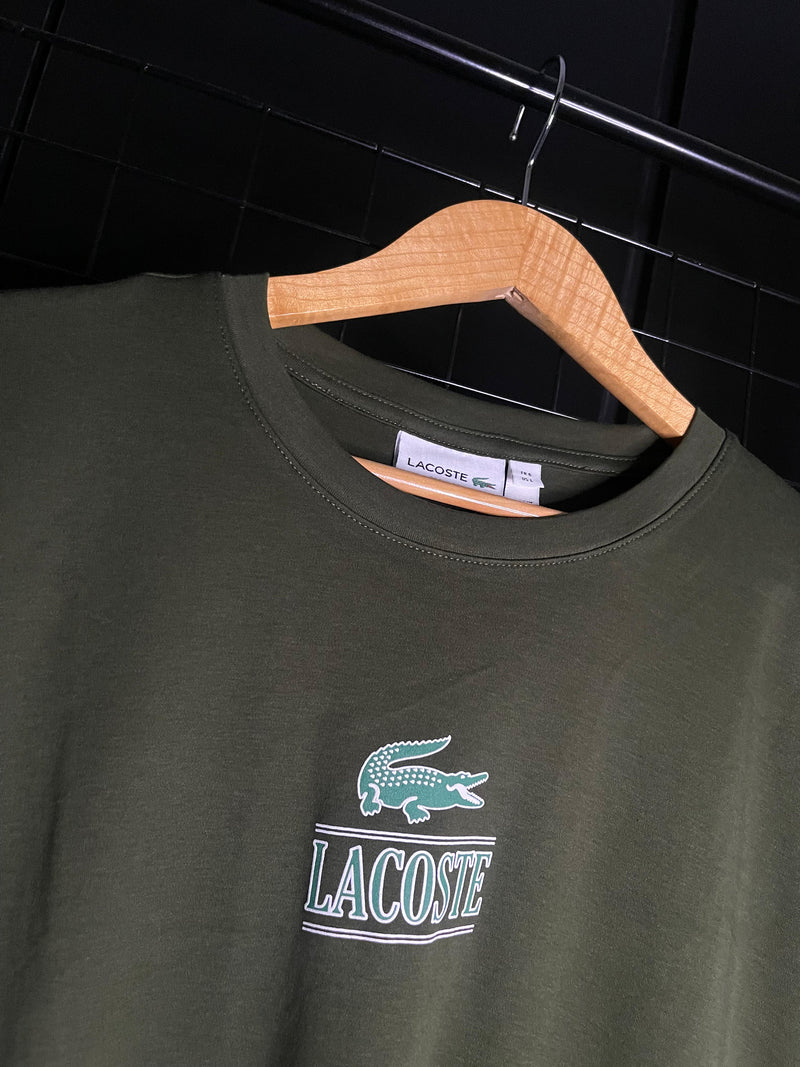 CAMISA LACOSTE LGGO CENTRAL - VERDE-MILITAR