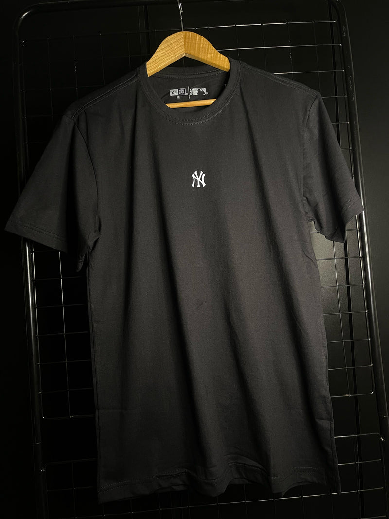 CAMISETA NEW ERA LOGO CENTRAL - PRETO