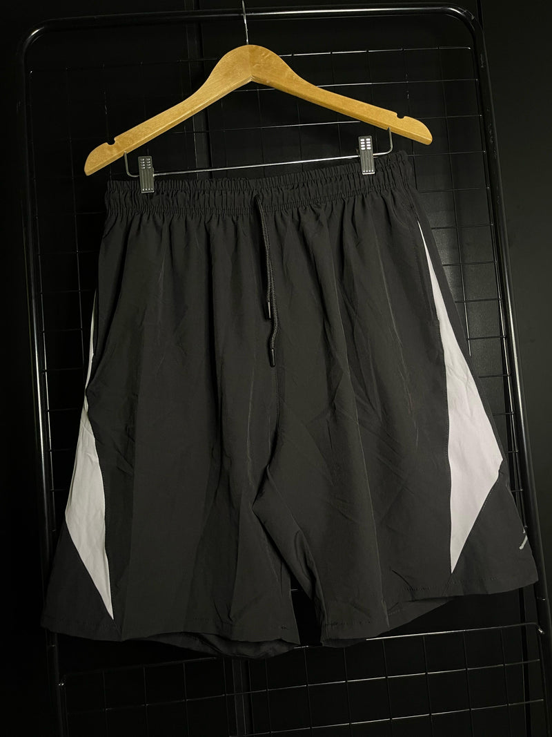 BERMUDA JORDAN RECORTE - PRETO (PLUS SIZE)