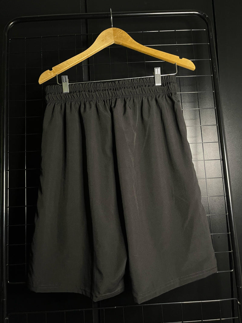 BERMUDA NIKE SWOOSH BÁSICA - PRETO