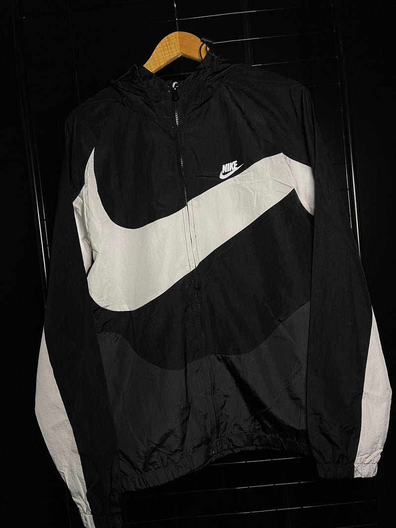 CORTA-VENTO NIKE 'BIG SWOOSH TRI' - PRETO/CINZA